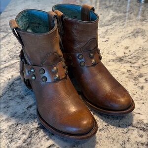 Corral‎ boots women’s 6.5 Short Studded Brown barely worn